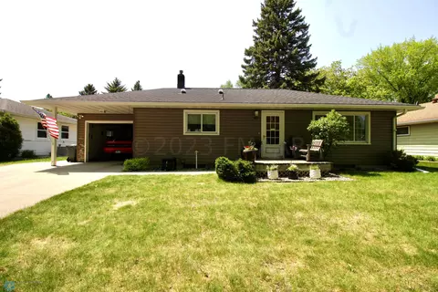 1807 13th St S, Moorhead, MN 56560