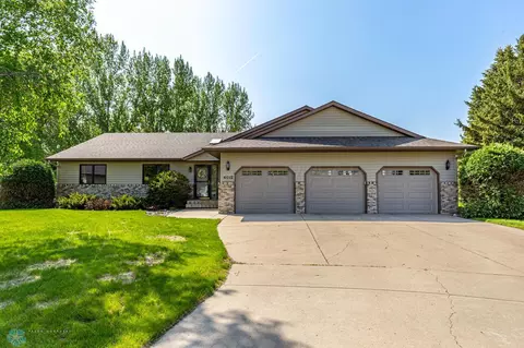 4012 Rivershore Dr S, Moorhead, MN 56560