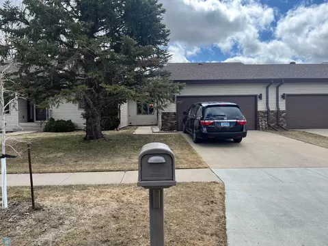 322 Prairiewood Cir S # 02, Fargo, ND 58103
