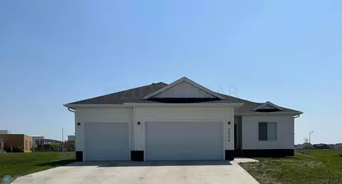 2554 Golden Valley Pkwy S, Fargo, ND 58104