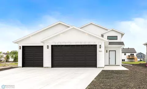 7880 Cottonwood Blvd, Horace, ND 58047