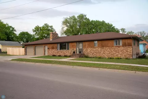 320 5th Ave NW, Valley City, ND 58072
