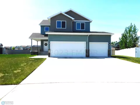 6171 Maple Valley Dr S, Fargo, ND 58104