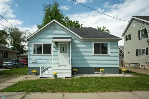 1028 4th Ave N, Moorhead, MN 56560