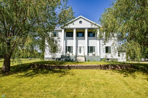 306 16th Ave NW, West Fargo, ND 58078