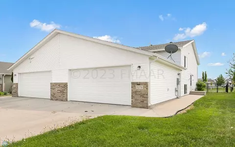 5270 48 Ave S, Fargo, ND 58104