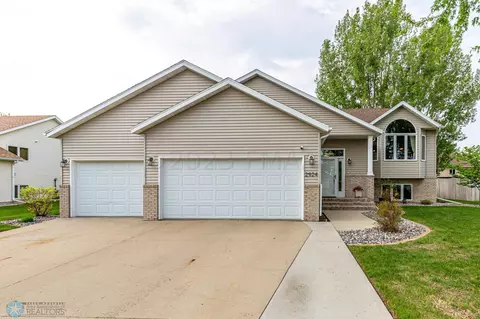 2924 37 Ave S, Fargo, ND 58104