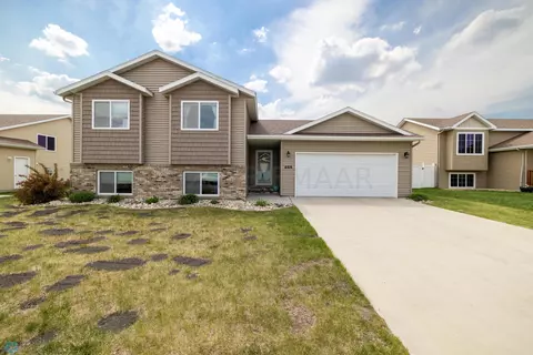4516 Westport Pkwy, West Fargo, ND 58078