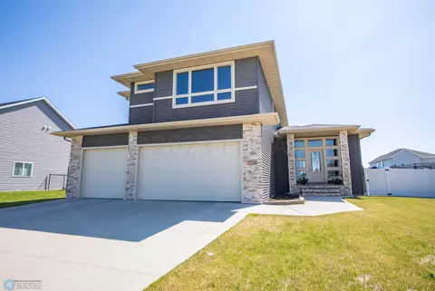 3736 16th St S, Moorhead, MN 56560