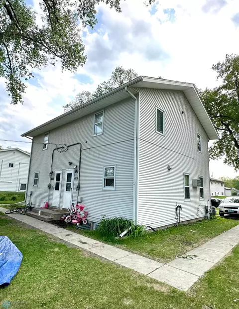 1033 27th St N, Fargo, ND 58102