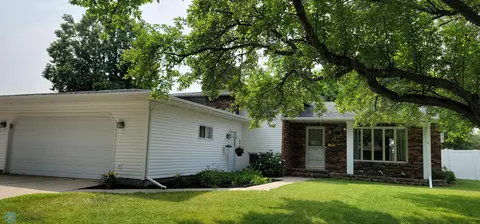 1203 26th Ave S, Moorhead, MN 56560