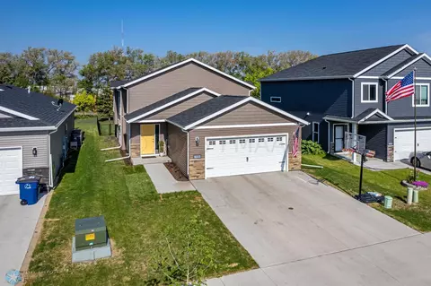 3721 30th St S, Moorhead, MN 56560