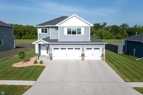 1364 Goldenwood Dr, West Fargo, ND 58078