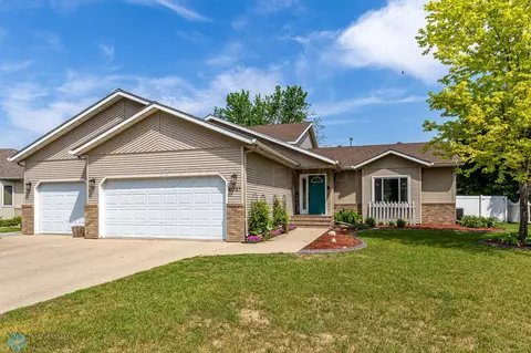 4037 Rivershore Dr S, Moorhead, MN 56560