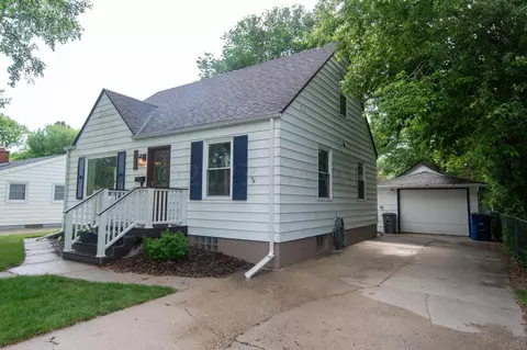 411 14th St S, Moorhead, MN 56560