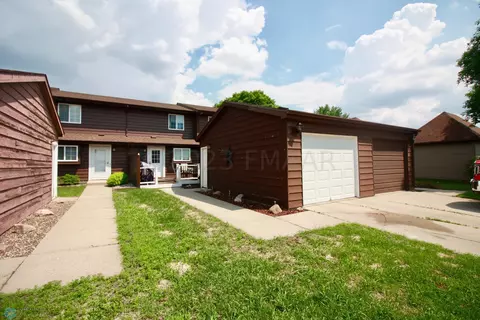 366 14th St N, Wahpeton, ND 58075