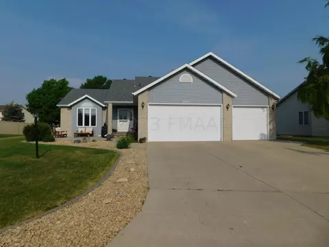 3414 28 Ave S, Fargo, ND 58103
