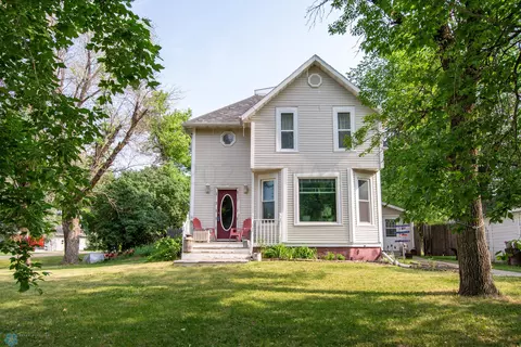 321 Maine St, Christine, ND 58015