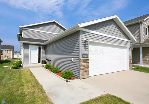2738 Divide St W, West Fargo, ND 58078