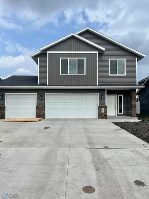 7328 Madelyn Ln S, Fargo, ND 58104