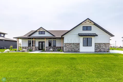 222 S Schnell Dr, Oxbow, ND 58047
