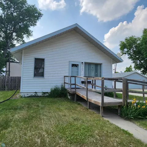 303 24 St S, Fargo, ND 58103