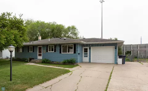 2718 Brookdale Rd, Moorhead, MN 56560
