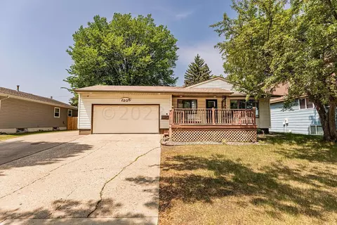1305 21 St S, Fargo, ND 58103