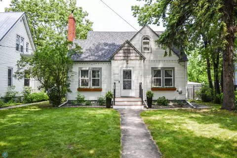 1105 9 Ave N, Fargo, ND 58102