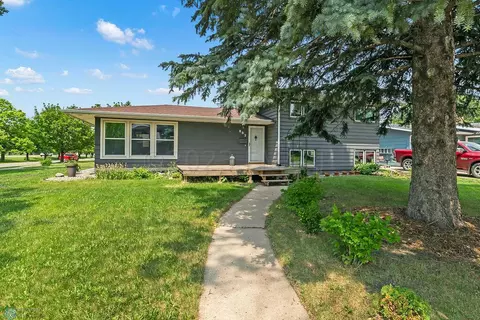 802 22nd Ave S, Moorhead, MN 56560