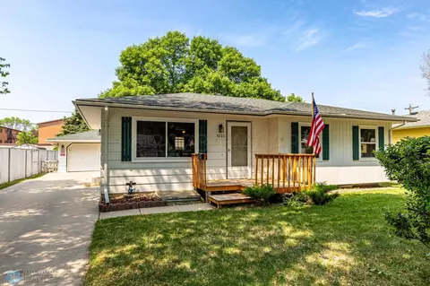 1021 21 St S, Fargo, ND 58103