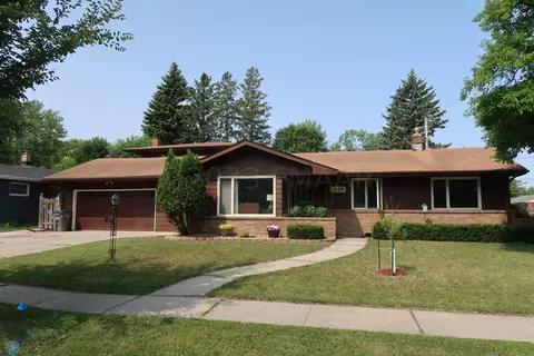 1239 15th 12 St N, Moorhead, MN 56560