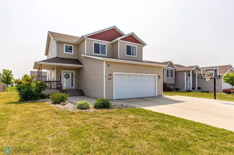 4513 Newport Ln, West Fargo, ND 58078