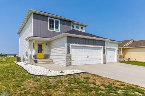 6297 18 St S, Fargo, ND 58104