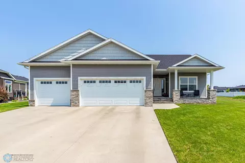 3636 Crimson Loop S, Fargo, ND 58104