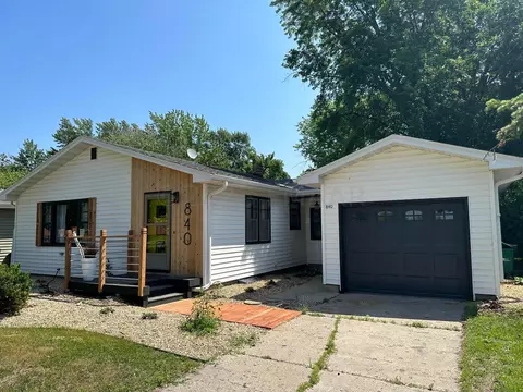 840 4 St N, Wahpeton, ND 58075