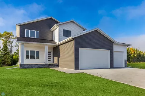 7870 Dogwood Dr, Horace, ND 58047