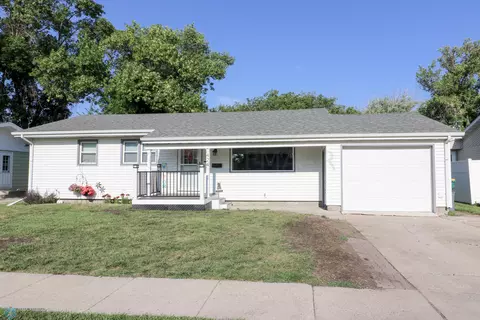 424 3 St E, West Fargo, ND 58078