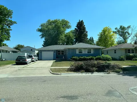 1311 22nd Ave S, Moorhead, MN 56560