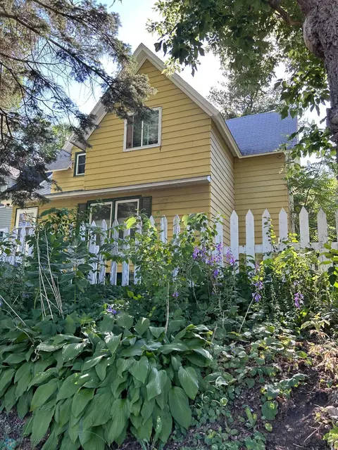 204 Broadway St N, Pelican Rapids, MN 56572