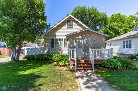 1009 4 St S, Fargo, ND 58103