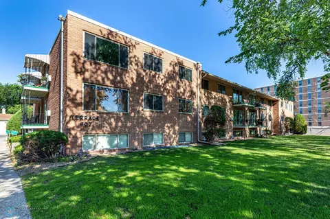 607 7 St S #22, Fargo, ND 58103