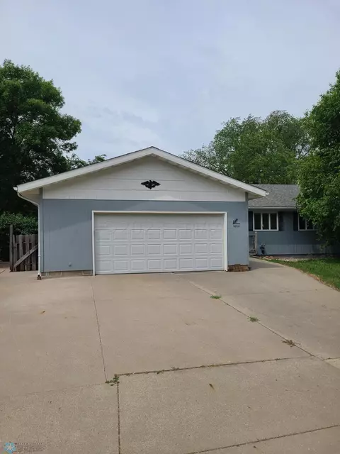 1206 5 St N, Fargo, ND 58102