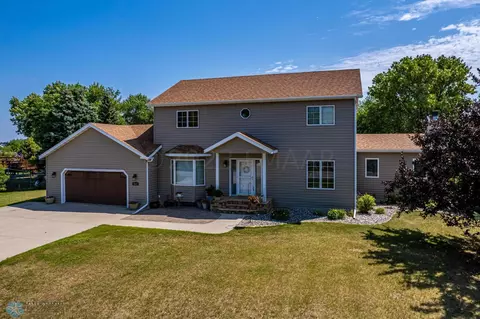 7512 Sunnyside St, Horace, ND 58047