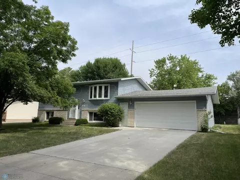424 Brook Ave S, Moorhead, MN 56560