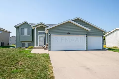 4461 49 St S, Fargo, ND 58104