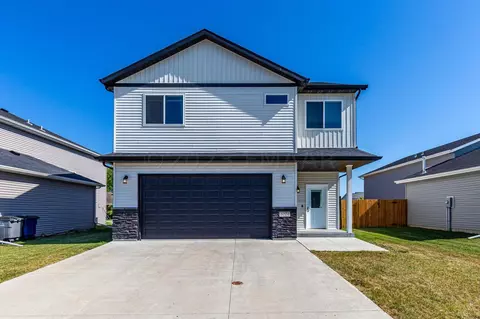 3024 33rd Ave S, Moorhead, MN 56560