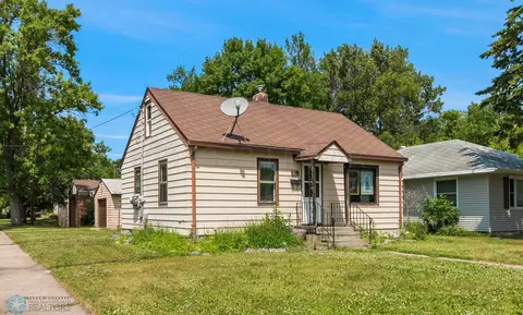 1602 4th Ave S, Moorhead, MN 56560