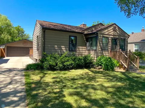 723 12th St N, Moorhead, MN 56560