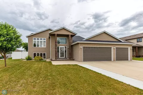 4255 53 St S, Fargo, ND 58104